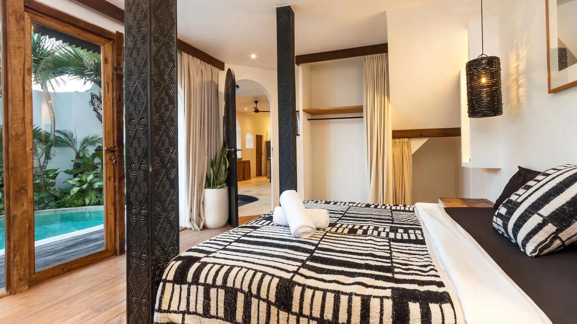 Villa Castilla - Ethnic Vibes Tropical 4Br Villa With Private Pool, 10 Minutes From Canggu Beach Kerobokan 0*,  Indonesia