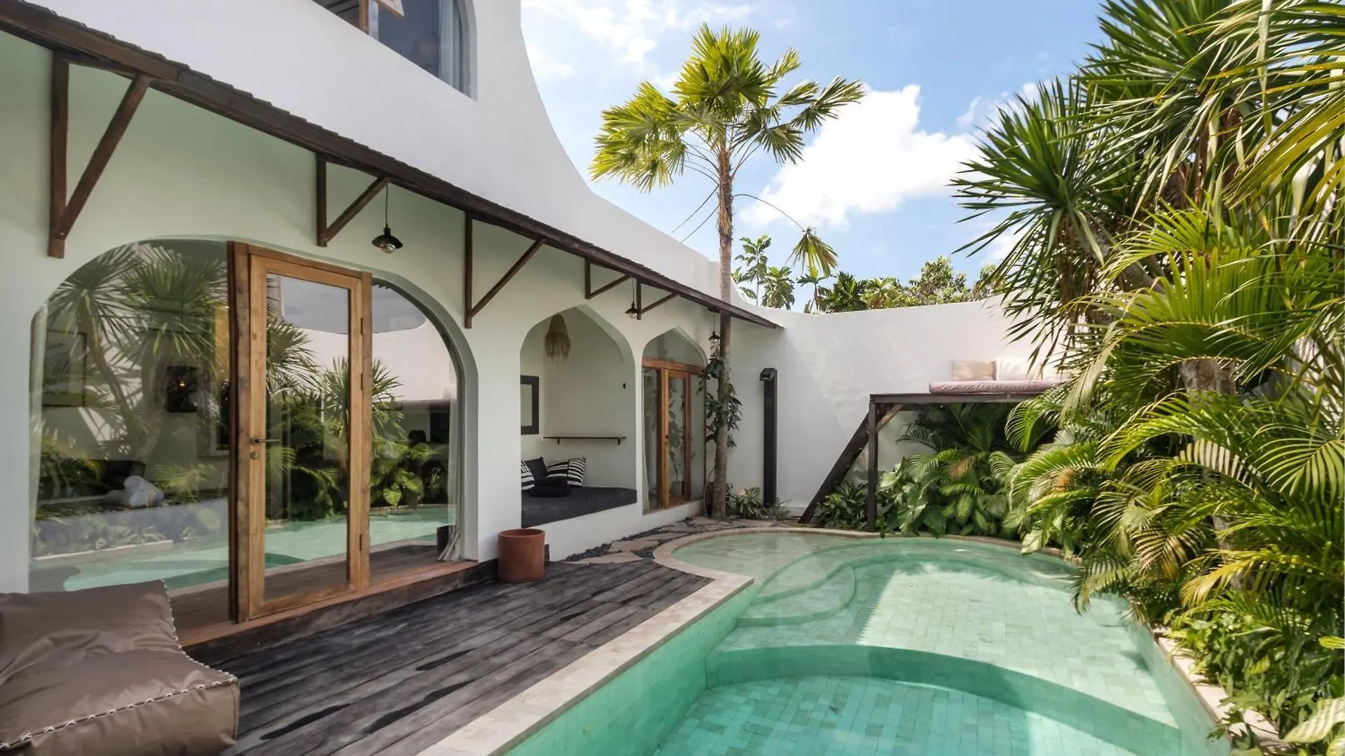 Villa Castilla - Ethnic Vibes Tropical 4Br Villa With Private Pool, 10 Minutes From Canggu Beach Kerobokan