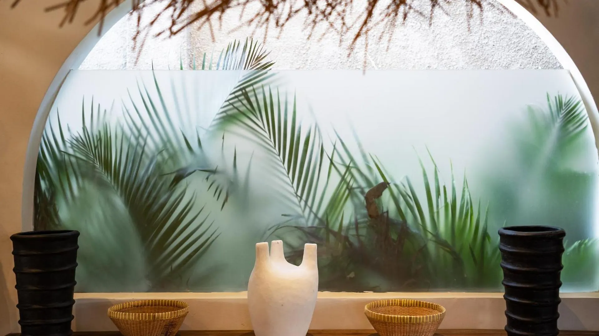 Villa Castilla - Ethnic Vibes Tropical 4Br Villa With Private Pool, 10 Minutes From Canggu Beach Kerobokan