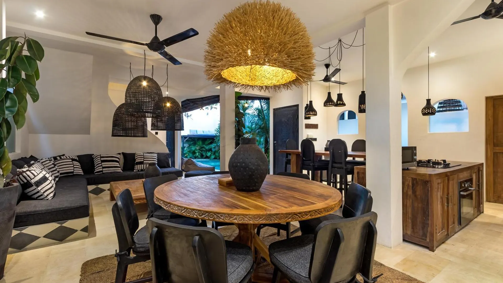 Villa Castilla - Ethnic Vibes Tropical 4Br Villa With Private Pool, 10 Minutes From Canggu Beach Kerobokan